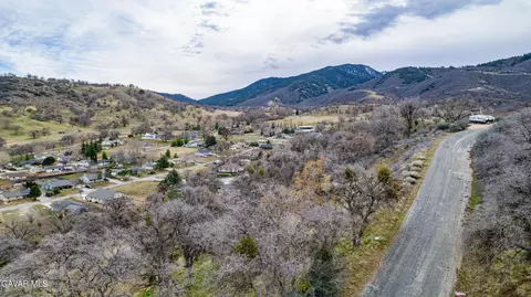 Lusanne Court, Tehachapi, CA 93561 photo 5