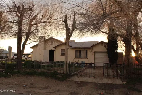 2901 Desert St, Rosamond, CA 93560