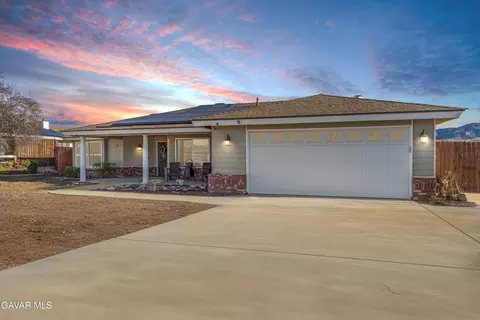 19432 Moon Dr, Tehachapi, CA 93561