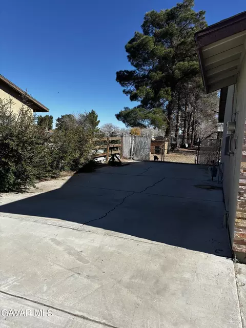 Exterior - 40944 171th St E, Lancaster, CA 93535 photo 9 of 17