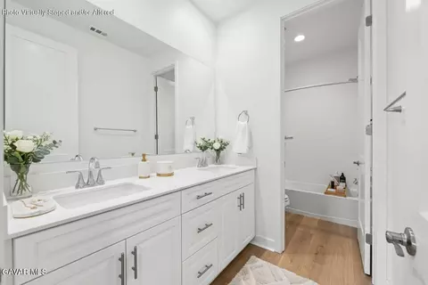 Bath - 39660 Nicholas Ct, Palmdale, CA 93551 photo 1 of 10
