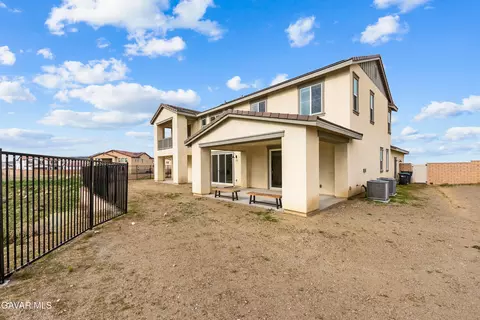 Exterior - 39660 Nicholas Ct, Palmdale, CA 93551 photo 7 of 14
