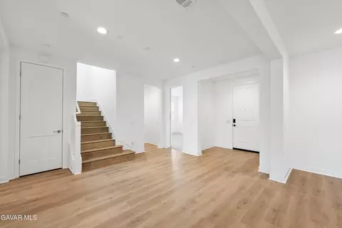 Entry Way - 39660 Nicholas Ct, Palmdale, CA 93551 photo 3 of 12