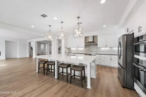 Kitchen - 39660 Nicholas Ct, Palmdale, CA 93551 photo 5 of 8