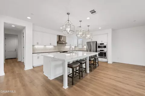 Kitchen - 39660 Nicholas Ct, Palmdale, CA 93551 photo 3 of 8