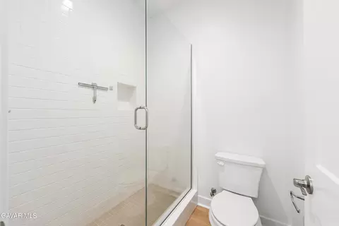 Bath - 39660 Nicholas Ct, Palmdale, CA 93551 photo 5 of 10