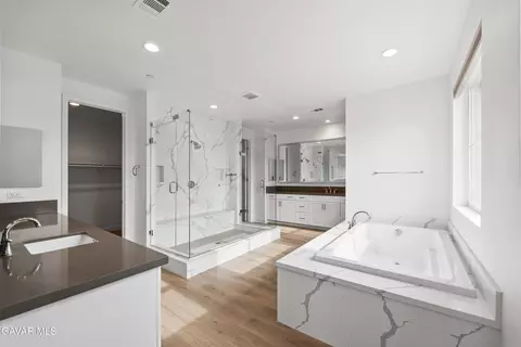 Bath - 39660 Nicholas Ct, Palmdale, CA 93551 photo 4 of 10