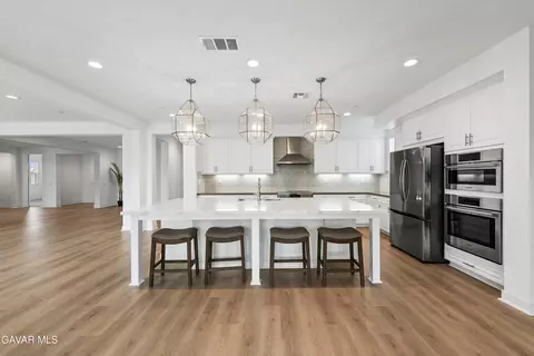 Kitchen - 39660 Nicholas Ct, Palmdale, CA 93551 photo 4 of 8