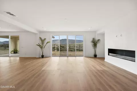Living - 39660 Nicholas Ct, Palmdale, CA 93551 photo 10 of 10