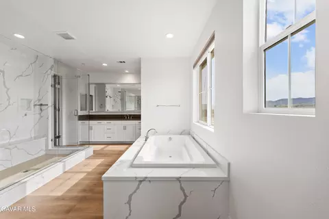 Bath - 39660 Nicholas Ct, Palmdale, CA 93551 photo 7 of 10