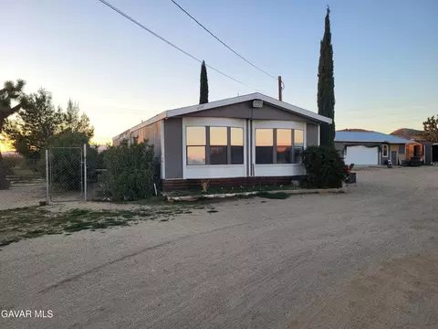 8667 70th St West St W, Mojave, CA 93501