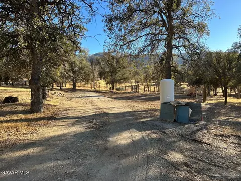 19777 Country Oaks St, Tehachapi, CA 93561