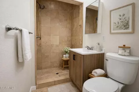 Bath - 333 Kildare St E, Lancaster, CA 93535 photo 2 of 2