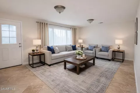 Living - 333 Kildare St E, Lancaster, CA 93535 photo 1 of 4