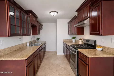 Kitchen - 333 Kildare St E, Lancaster, CA 93535 photo 1 of 1