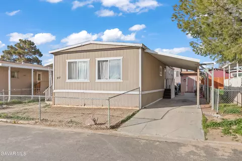 3300 15th St W #217, Rosamond, CA 93560