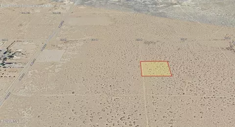 182 Nd St E, Palmdale, CA 93591