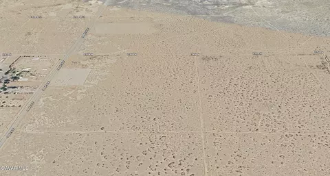 182 Nd St E, Palmdale, CA 93591 photo 2