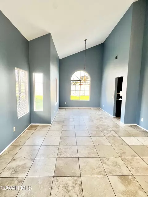 44420 Tarragon Dr, Lancaster, CA 93536 photo 3