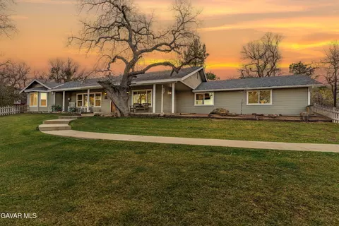 20901 Oak Glen Ave, Tehachapi, CA 93561