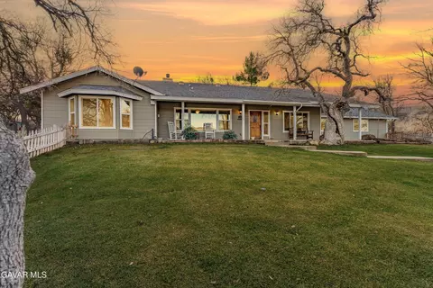 20901 Oak Glen Ave, Tehachapi, CA 93561 photo 2