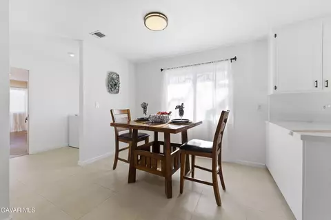 Dining - 21312 Stage Dr, Tehachapi, CA 93561 photo 2 of 2