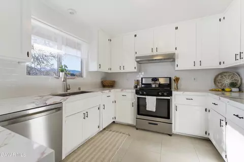Kitchen - 21312 Stage Dr, Tehachapi, CA 93561 photo 1 of 2