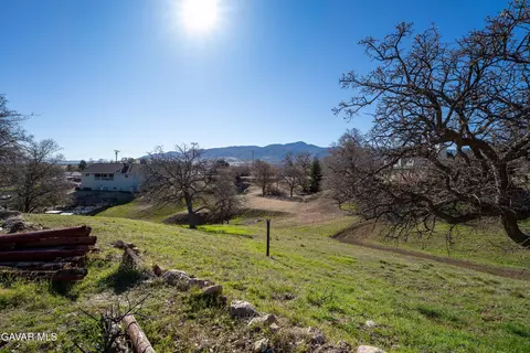 Exterior - 21312 Stage Dr, Tehachapi, CA 93561 photo 5 of 6