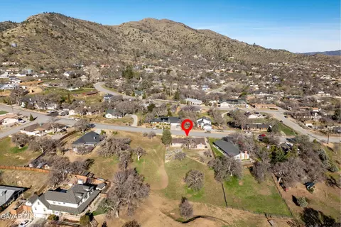 View/Area - 21312 Stage Dr, Tehachapi, CA 93561 photo 3 of 6