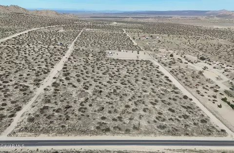 E Ave N-8, Palmdale, CA 93591 photo 2