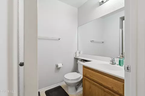 Bath - 1616 Thomas Dr, Lancaster, CA 93535 photo 1 of 1