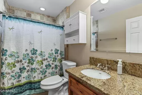 Bath - 43860 Fenner Ave, Lancaster, CA 93536 photo 1 of 3