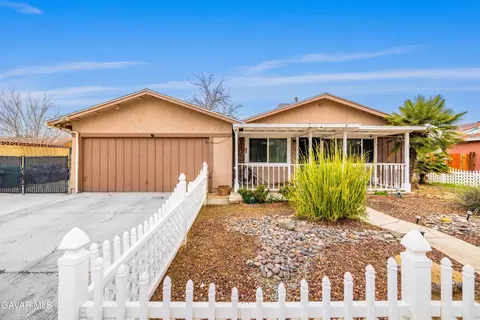 44213 Fenhold St, Lancaster, CA 93535