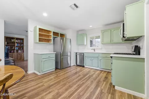 Kitchen - 20812 Quail Springs Rd, Tehachapi, CA 93561 photo 1 of 1