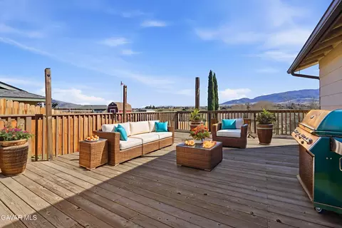 Exterior - 20812 Quail Springs Rd, Tehachapi, CA 93561 photo 3 of 9