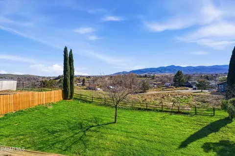 Exterior - 20812 Quail Springs Rd, Tehachapi, CA 93561 photo 1 of 9