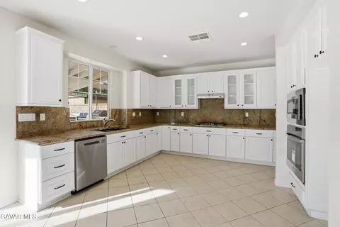 2134 Shellbark Ct, Palmdale, CA 93551 photo 8