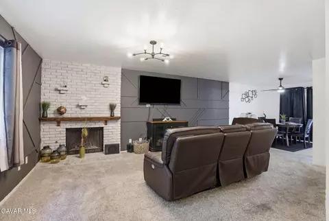 1340 Avenue J4 W, Lancaster, CA 93534