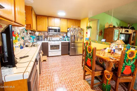 Kitchen - 40961 166th St E, Lancaster, CA 93535 photo 1 of 1