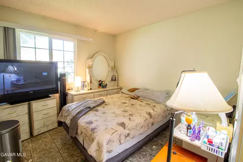 Bedroom - 40961 166th St E, Lancaster, CA 93535 photo 3 of 4