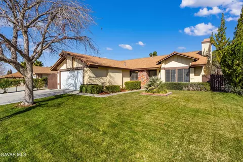2741 Avenue L4 W, Lancaster, CA 93536