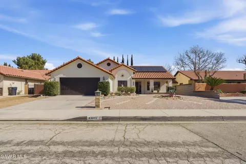 43022 Sachs Dr, Lancaster, CA 93536
