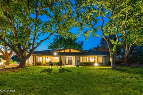 2755 Avenue N W, Palmdale, CA 93551