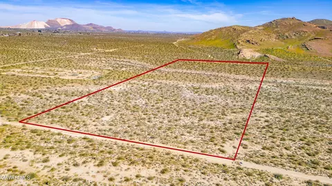 75 Th St W, Rosamond, CA 93560