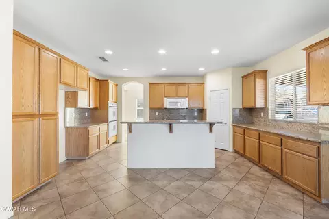 Kitchen - 41647 Palermo Ct, Lancaster, CA 93536 photo 5 of 7