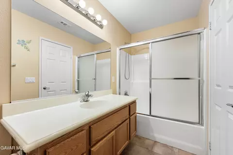 Bath - 41647 Palermo Ct, Lancaster, CA 93536 photo 3 of 12