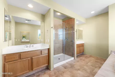 Bath - 41647 Palermo Ct, Lancaster, CA 93536 photo 10 of 12