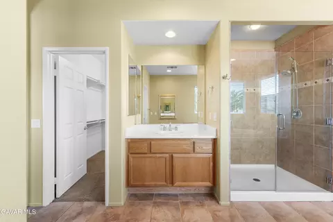 Bath - 41647 Palermo Ct, Lancaster, CA 93536 photo 9 of 12