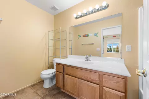 Bath - 41647 Palermo Ct, Lancaster, CA 93536 photo 2 of 12