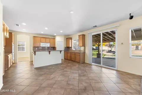 Kitchen - 41647 Palermo Ct, Lancaster, CA 93536 photo 7 of 7